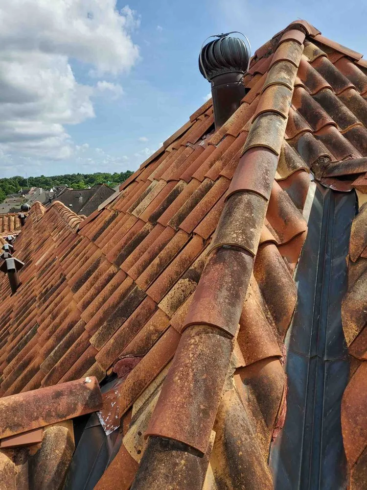 Trusted roof leak repair in Geismar, LA by T&RV Construction