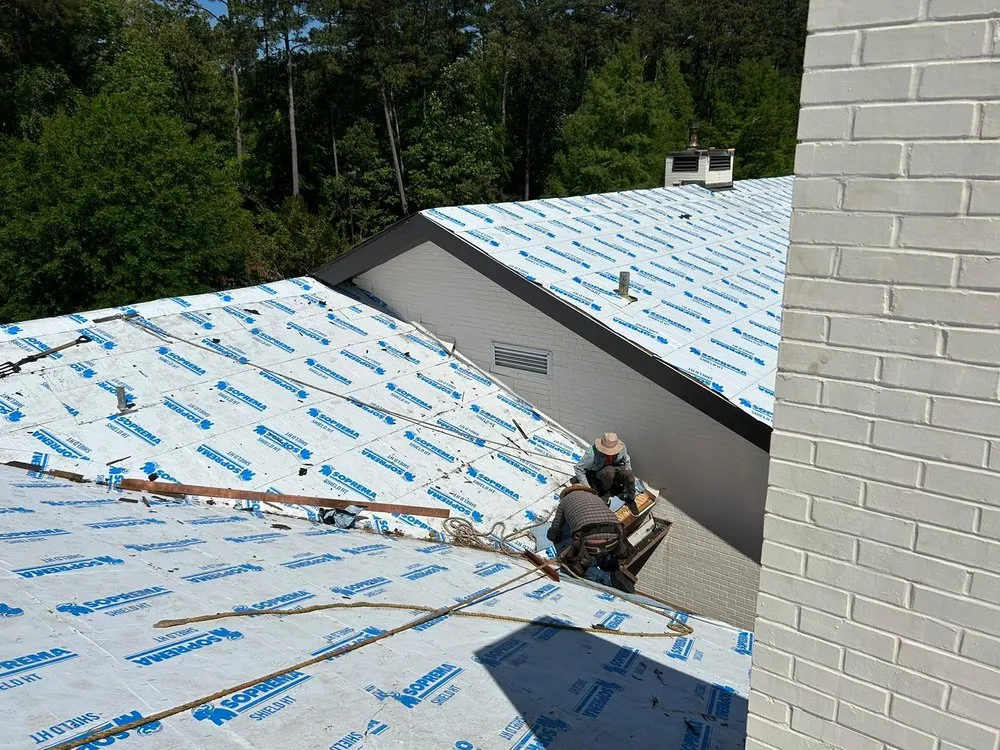 Emergency roof installation experts serving Geismar, LA - T&RV Construction