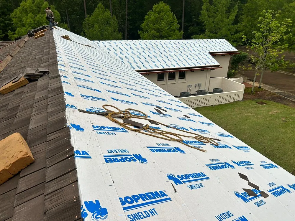 Trusted residential roofing service for homes in Geismar, LA by T&RV Construction