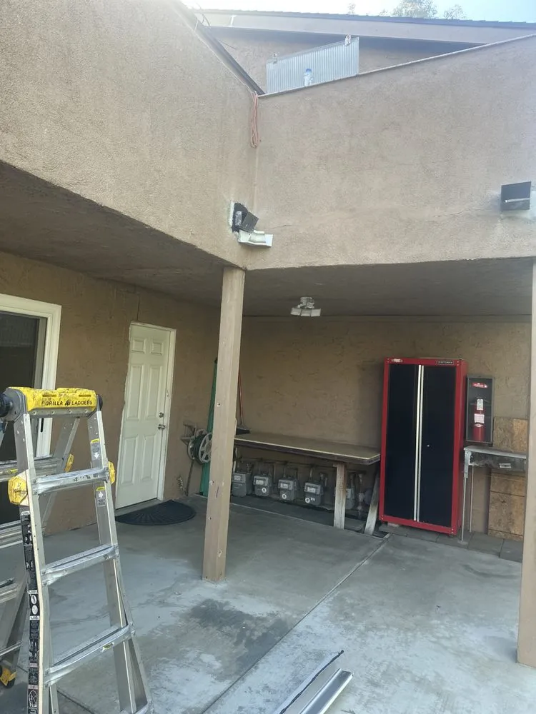 Slide of T’S Roofing