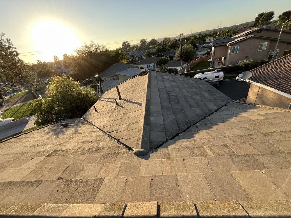 Slide of T’S Roofing