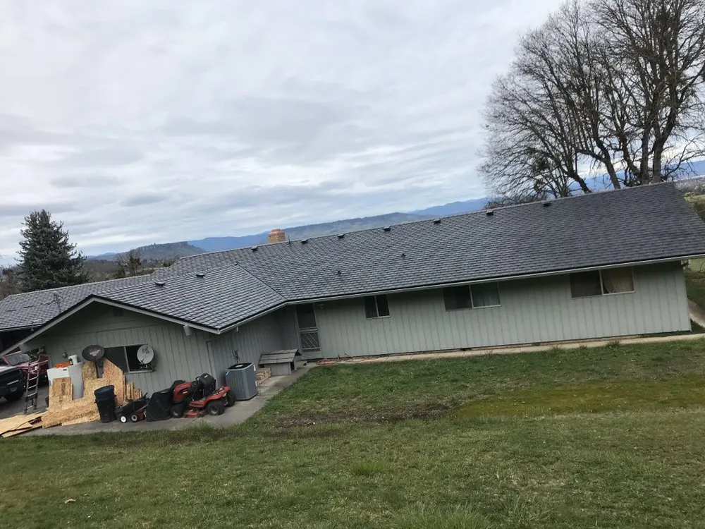 Slide of T&T Roofing