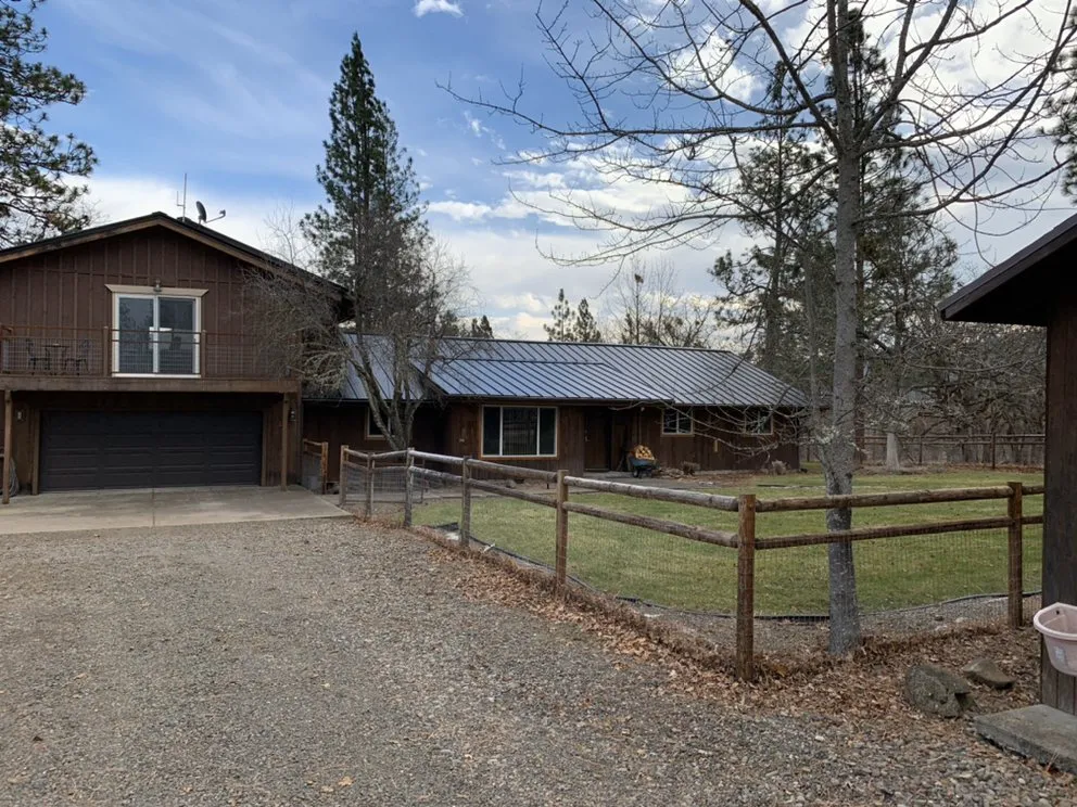 Slide of T&T Roofing