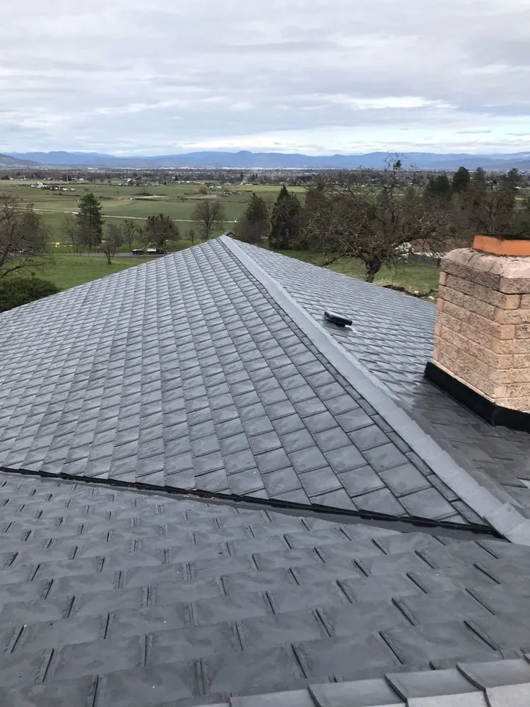 Slide of T&T Roofing