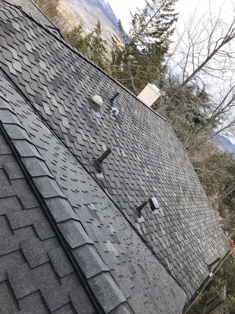 Slide of T&T Roofing