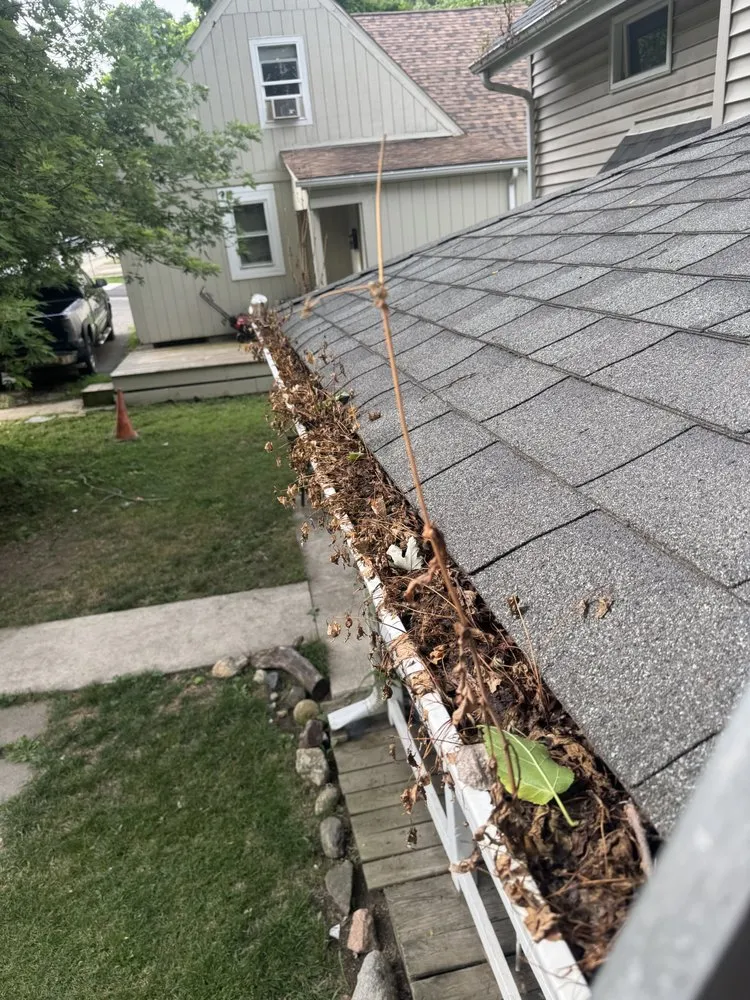 Slide of Tuckers Roof Wash