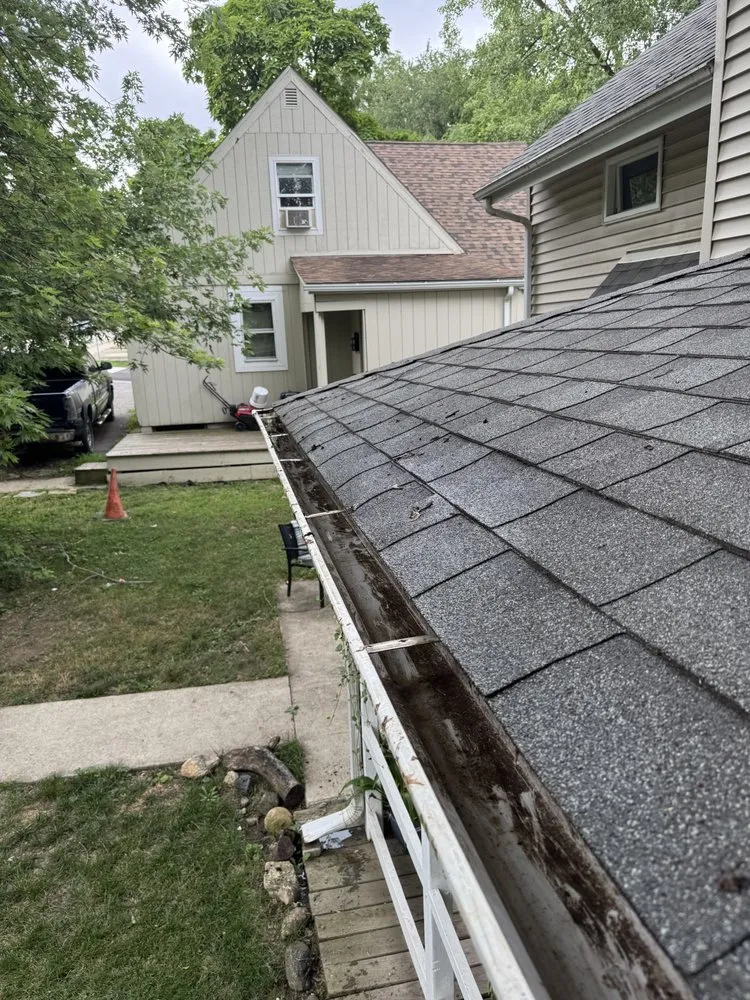 Slide of Tuckers Roof Wash