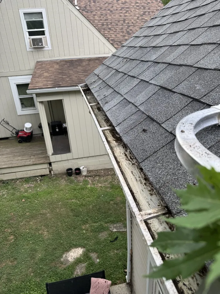 Slide of Tuckers Roof Wash