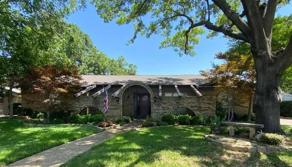 TX Standard Roofing Logo