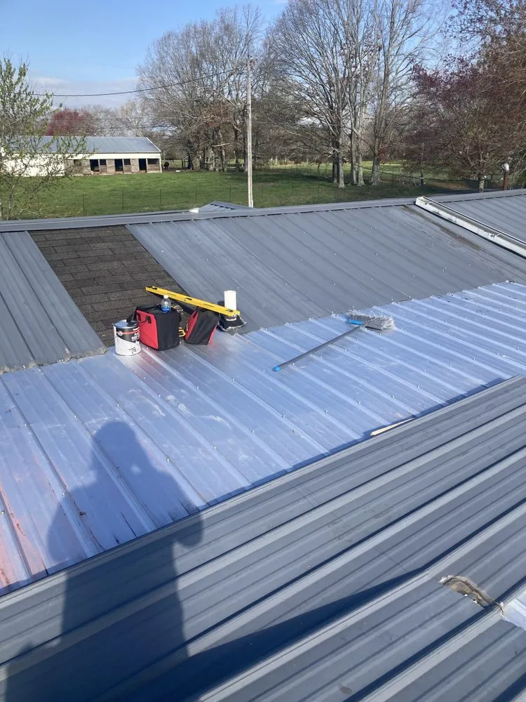 Emergency shingle roofing service experts serving Summertown, TN - Tyler Moore Painting