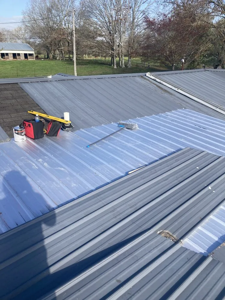 Top-rated roof installation in Summertown, TN by Tyler Moore Painting