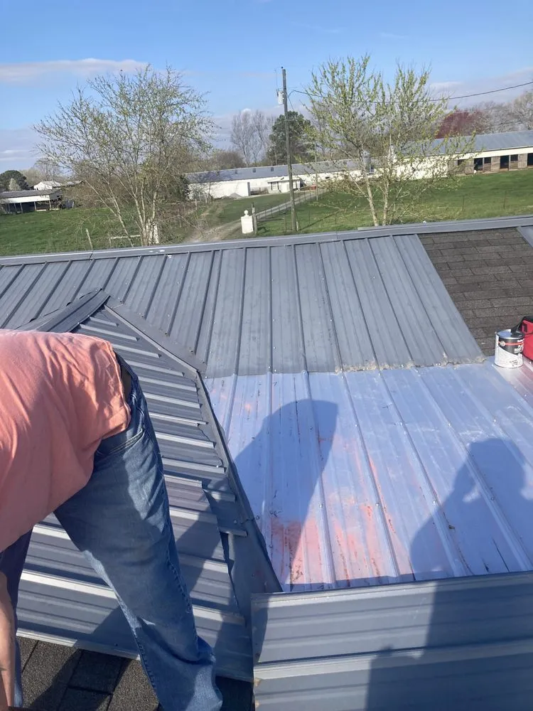 Top-rated shingle roofing service for homes across Summertown, TN - Tyler Moore Painting
