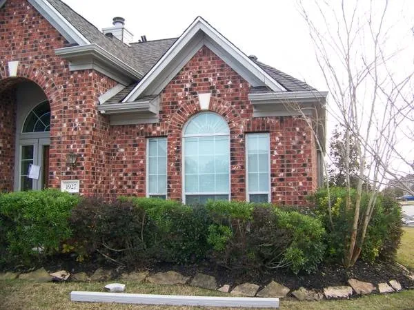 Slide of U Need Gutters & More