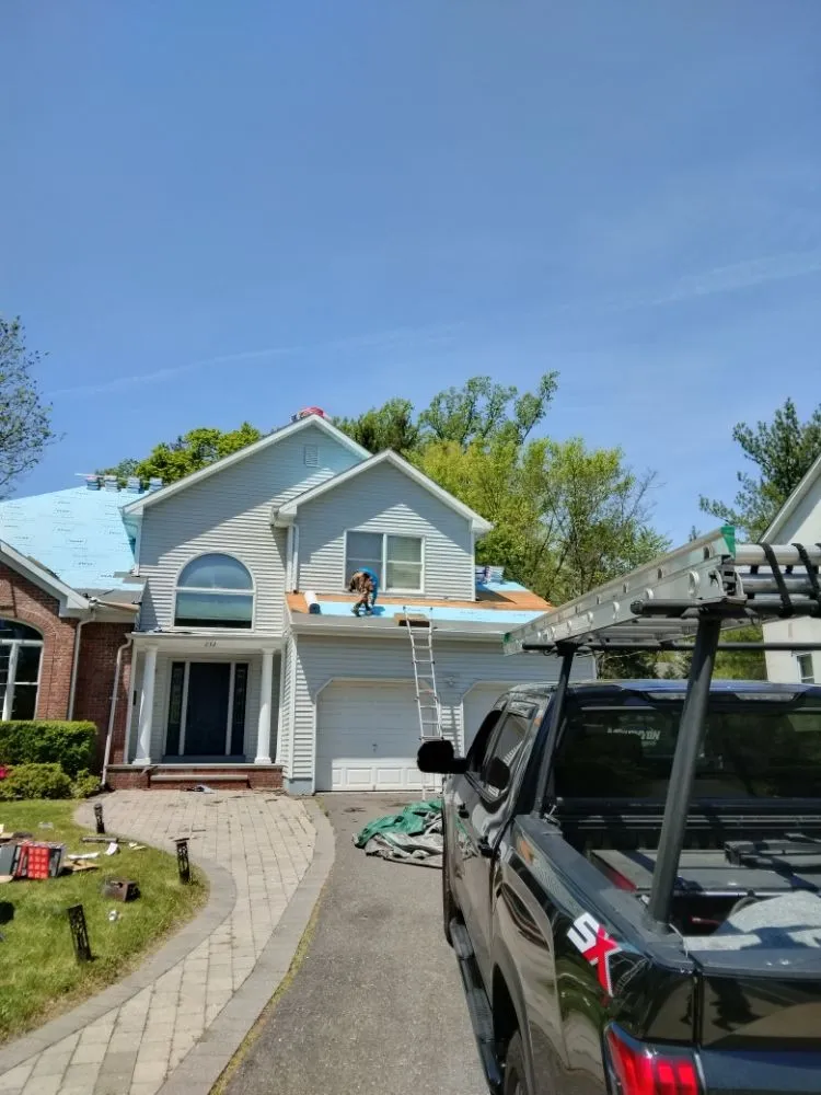 Slide of Umo Roofing