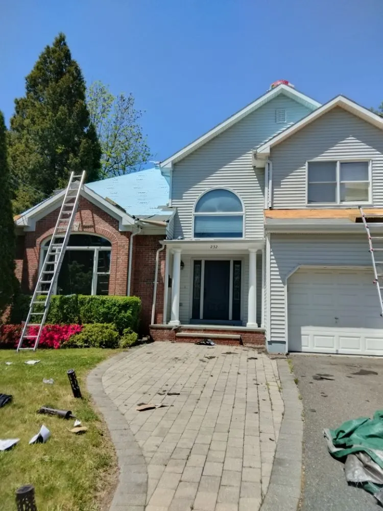 Slide of Umo Roofing