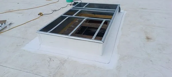 Under Strom Construction Logo