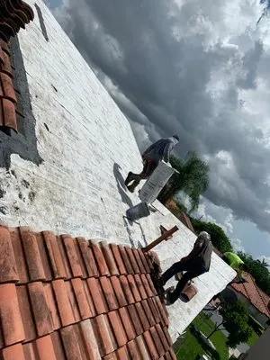 UnderCover Roofing & Metal Logo