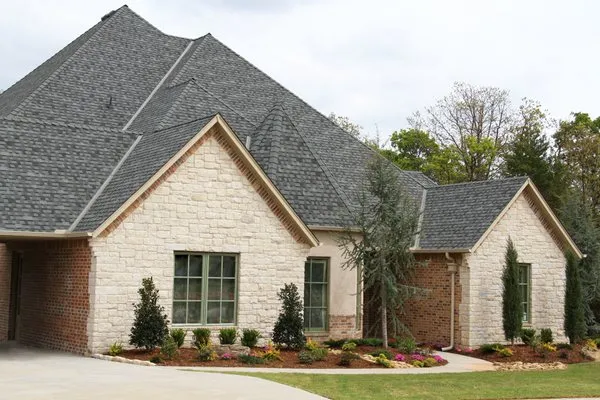 United Roofing & Construction Logo