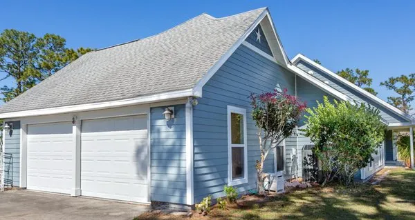 Universal Roof & Contracting - Sarasota Logo