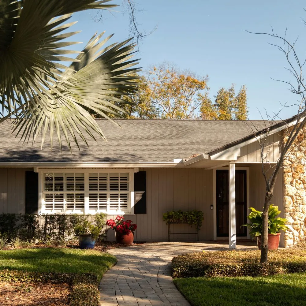 Slide of Universal Roof & Contracting Jacksonville