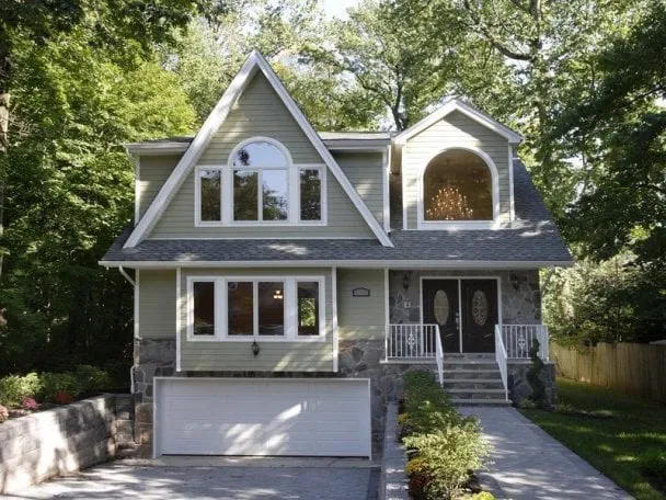 Slide of Universal Roofing and Contracting Inc.