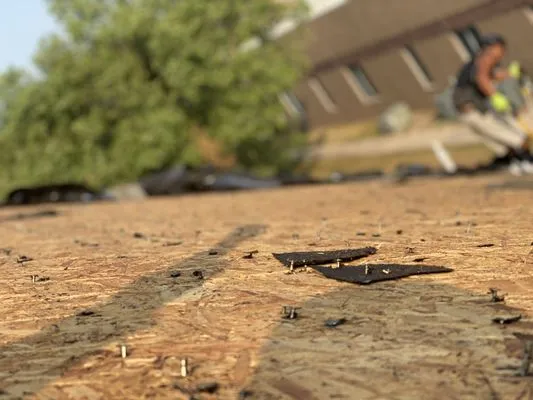 Universal Roofing Logo