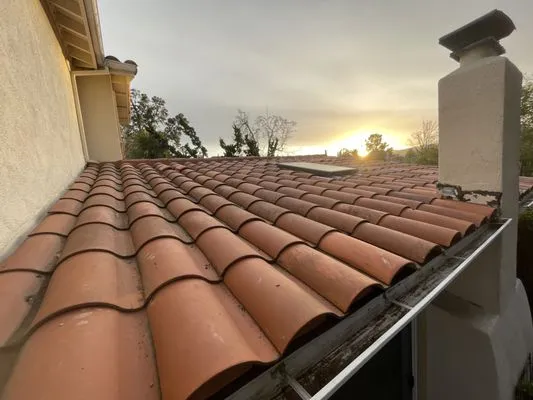 Universal Roofing Logo