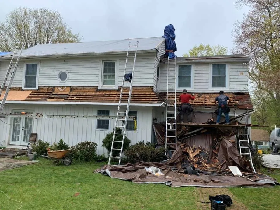 Slide of Us Juarez Roofing