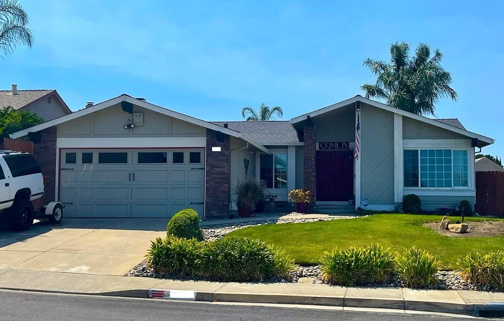 Slide of V Mendoza Roofing