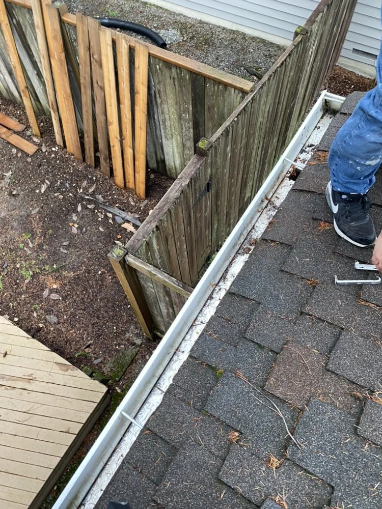 Slide of Valdez Roofing