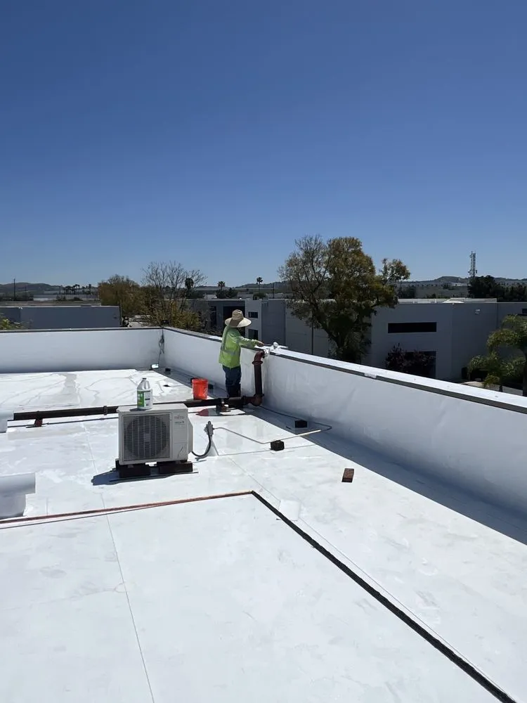 Slide of Van Lund Roofing and Solar