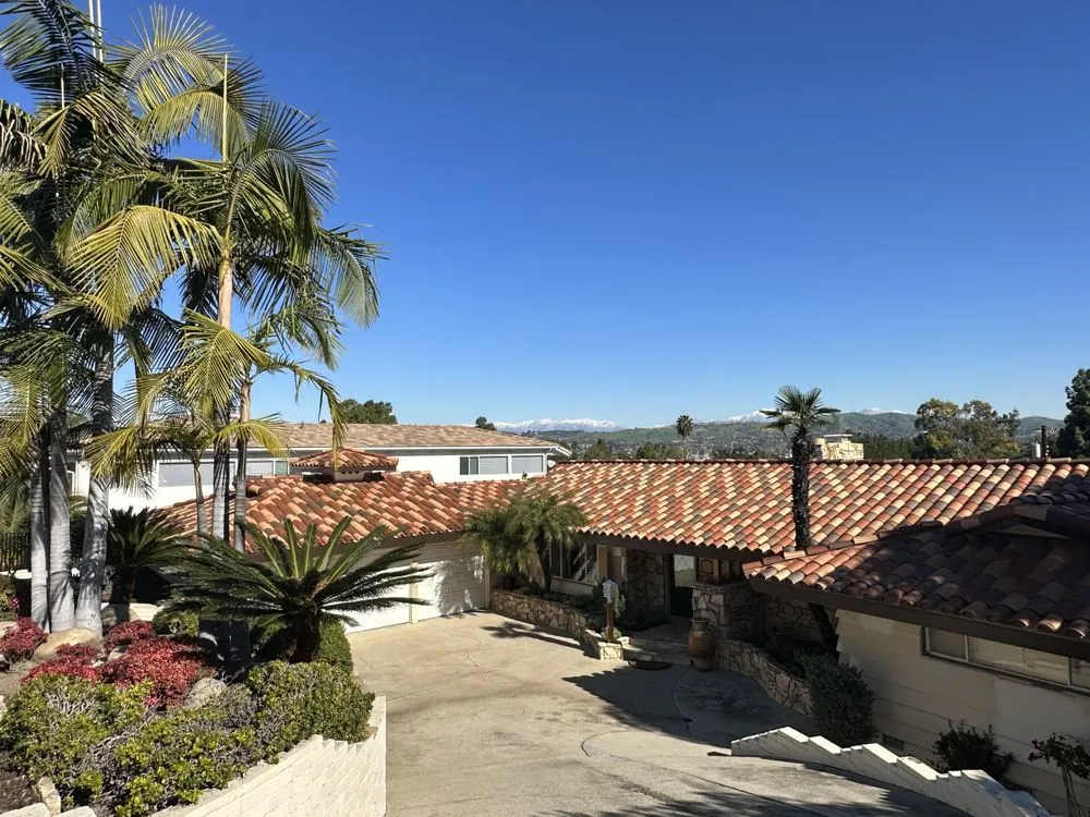 Slide of Van Lund Roofing and Solar