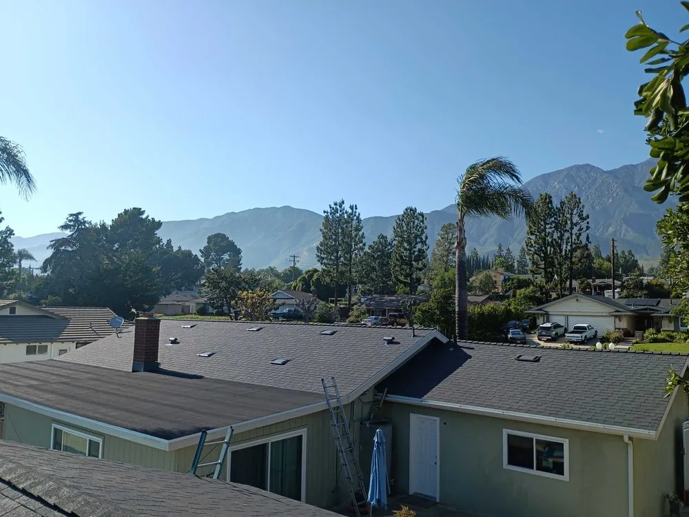 Slide of Van Lund Roofing and Solar