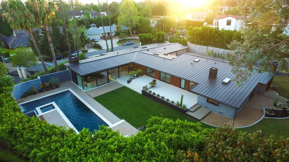 Reliable flat roof repair in Winnetka, CA - Van Zandt Roofing and Skylights