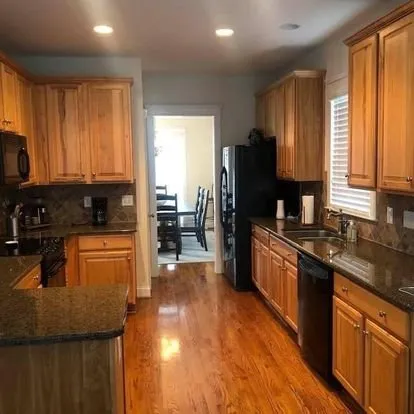 Slide of Vanegas Handyman