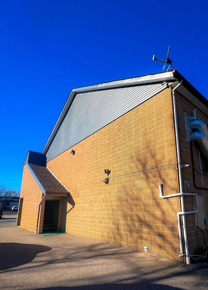 Slide of Vanelando Construction