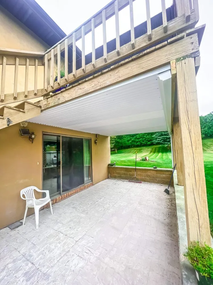 Slide of Vanelando Construction