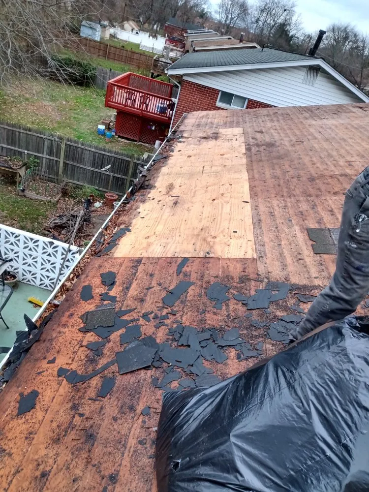 Expert storm damage roof repair for fast service in Upper Marlboro, MD by Vanesas contractor