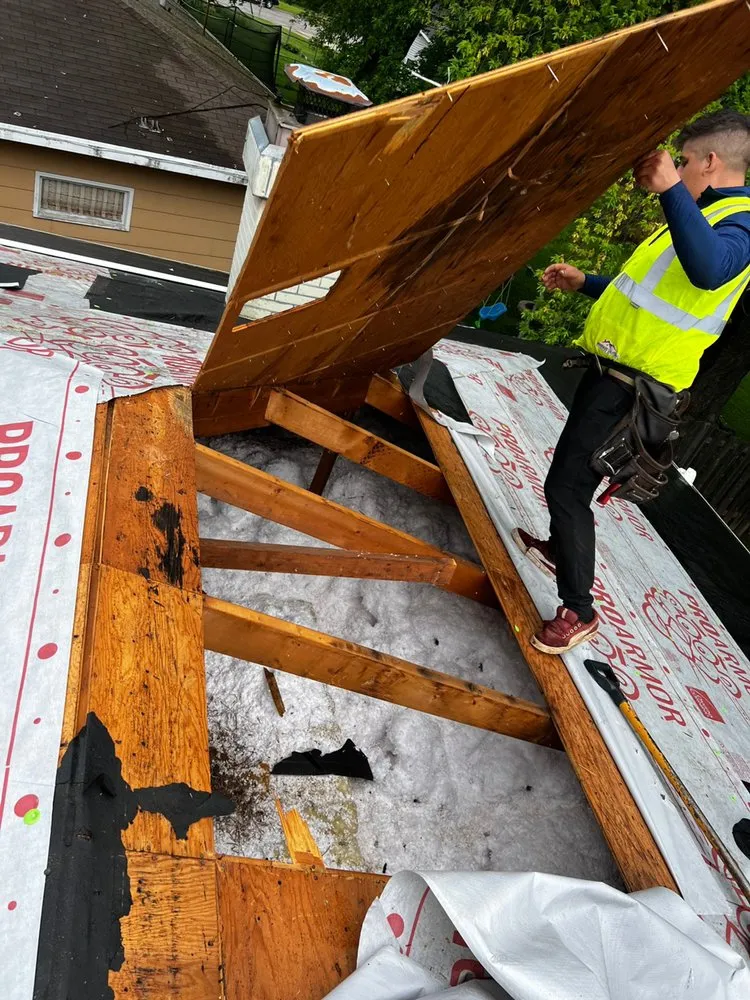 Slide of Vanguard Roofing & Siding