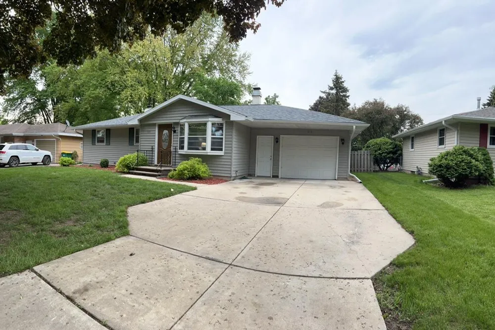 Slide of Vanguard Roofing & Siding