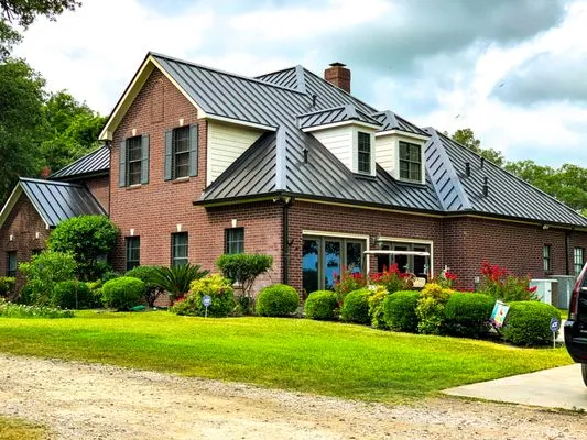 Vantage Roofing Logo