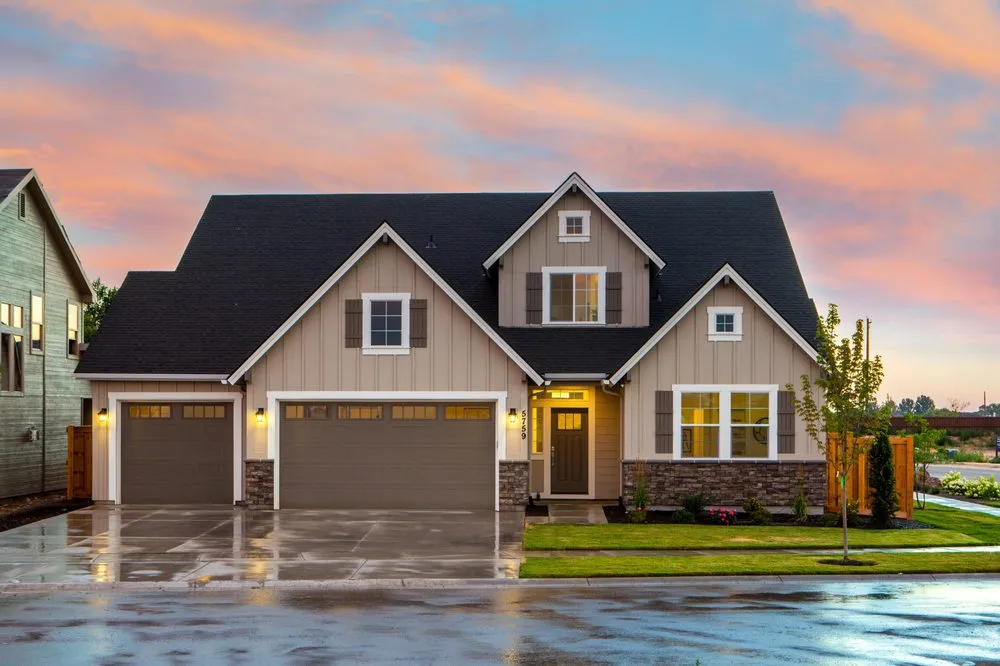 Emergency shingle roofing service in St. Louis, MO by Vargas roofing & construction