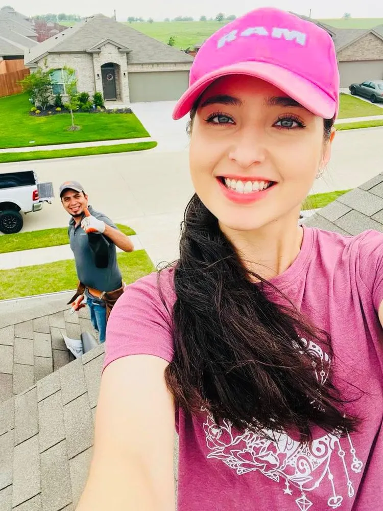 Slide of Vasquez Leon Roofing