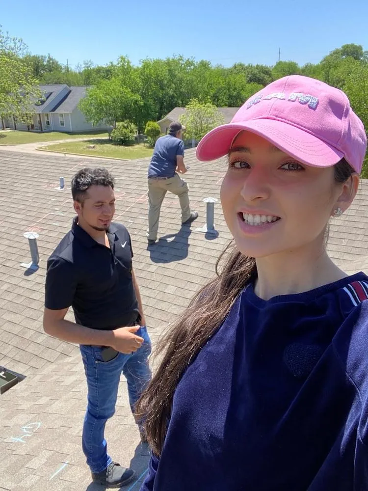 Slide of Vasquez Leon Roofing