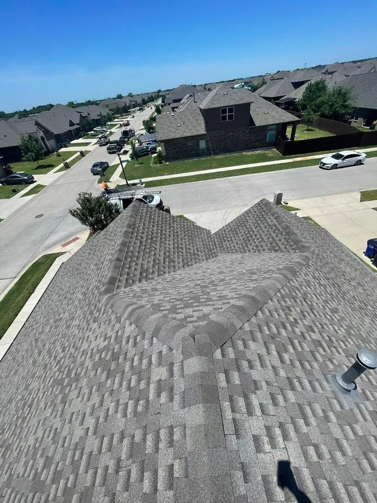 Slide of Vasquez Leon Roofing