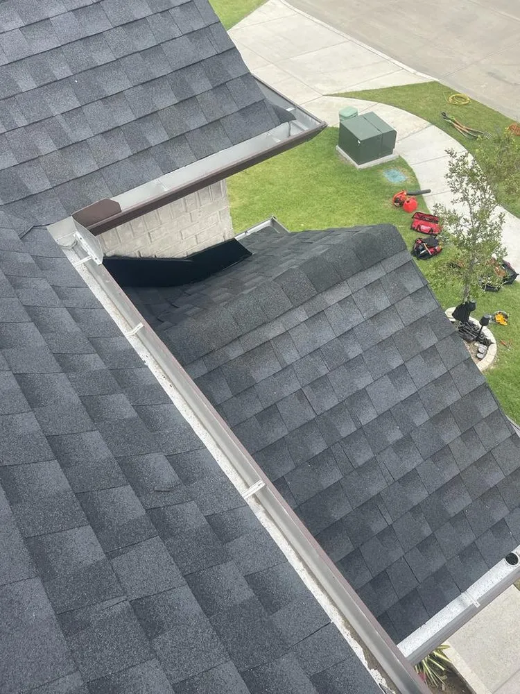 Slide of Vasquez Leon Roofing