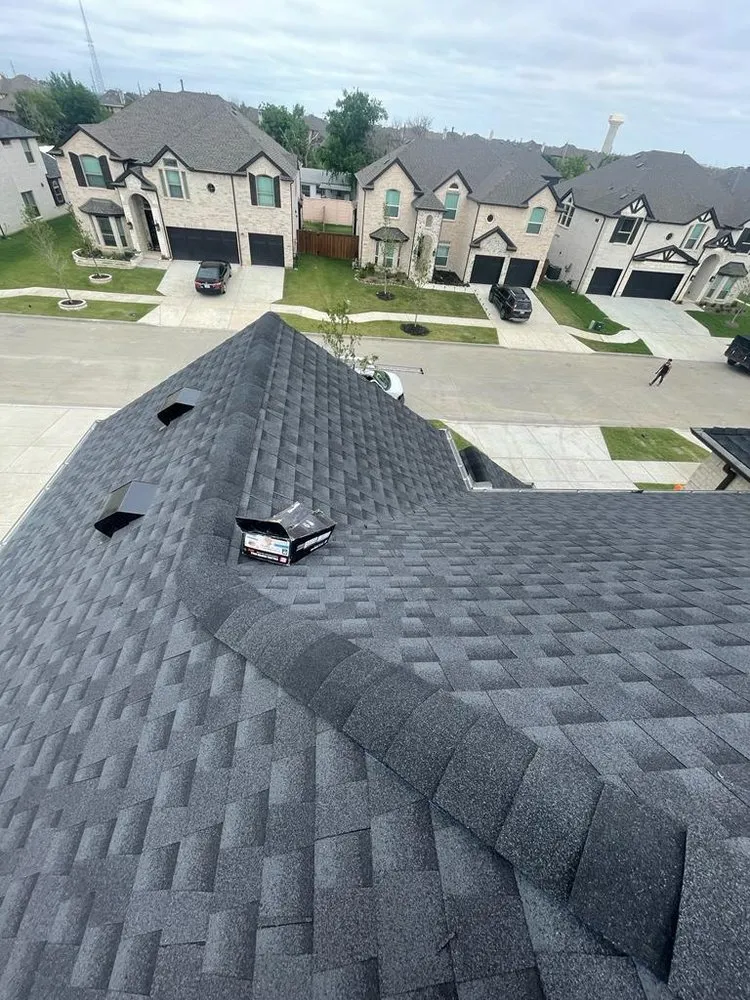 Slide of Vasquez Leon Roofing