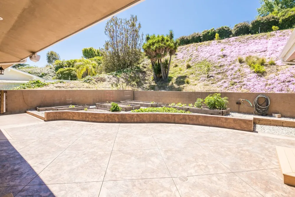 Slide of Vazana Construction