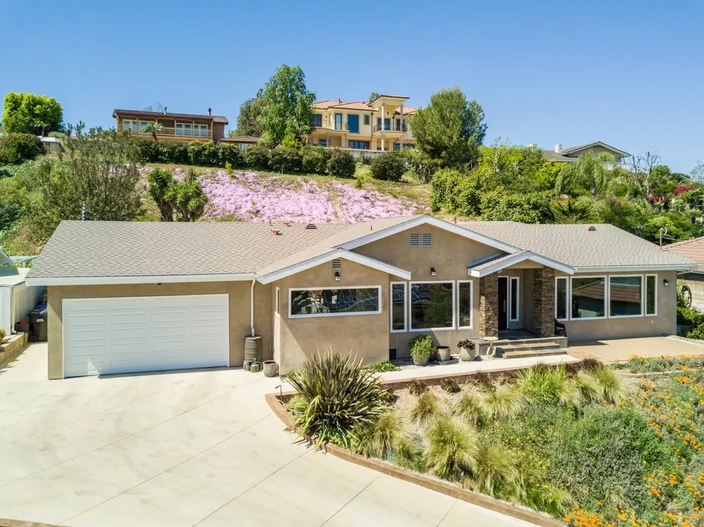 Slide of Vazana Construction