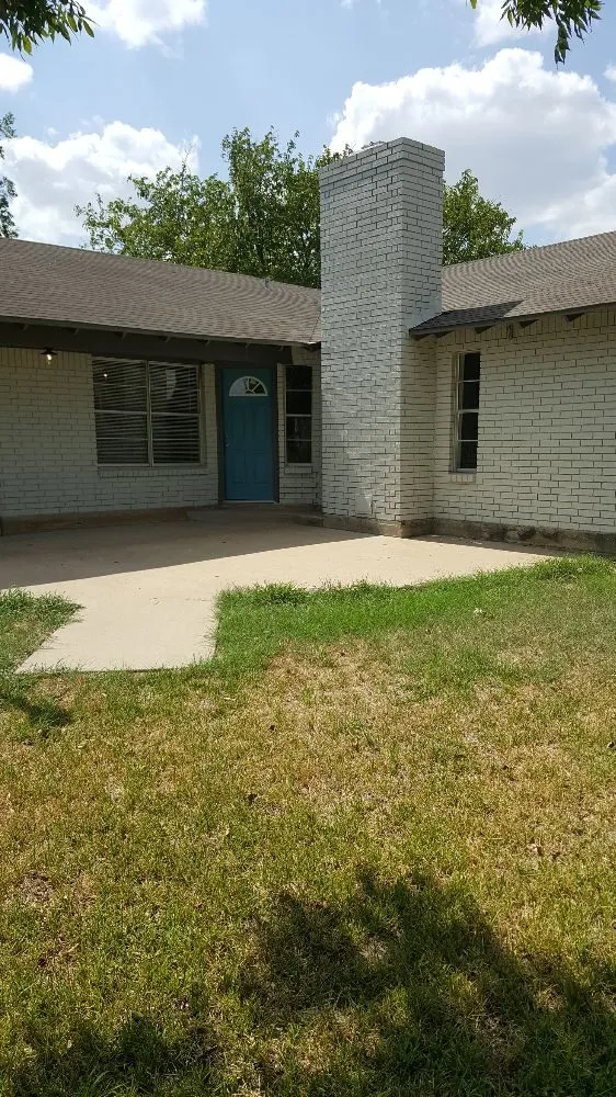 Professional roof leak repair experts serving Eddy, TX - Velasquez Remodeling & Roofing